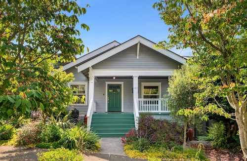 Madrona Hotel | Seattle Vacation Home: the Campus