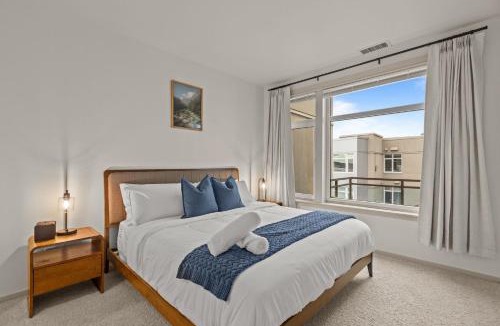 Downtown Seattle Apartment | Seattle Waterfront Condo - Walk Up Steps to Pike Place