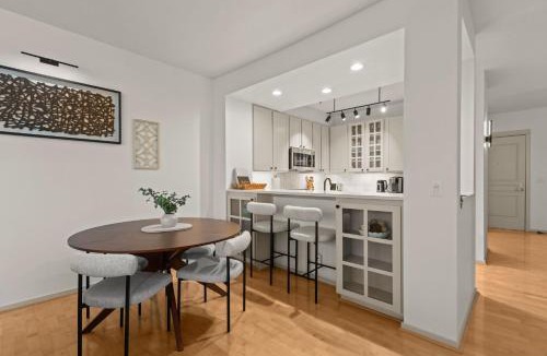 Downtown Seattle Apartment | Seattle Waterfront Condo - Walk Up Steps to Pike Place