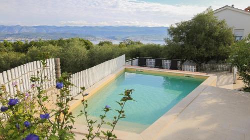 Dobrinj Apartment | Seaview Apartment with two bedrooms and pool