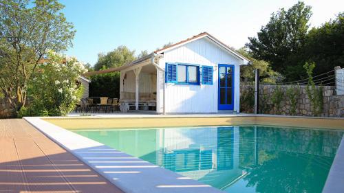 Dobrinj Apartment | Seaview Apartment with two bedrooms and pool