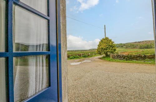 Lochgilphead House | Seaview-Barsloisnach Cottage