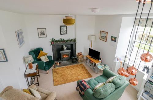 Lochgilphead House | Seaview-Barsloisnach Cottage