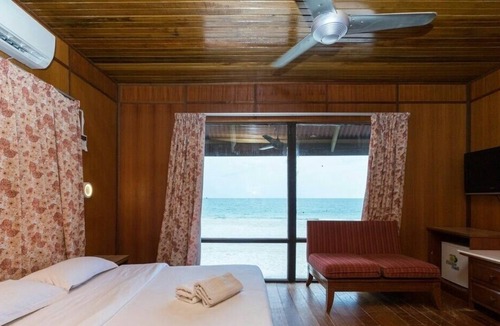 Lubok Buaya Cottage | Seaview Chalet #1 Beachfront Cenang Beach