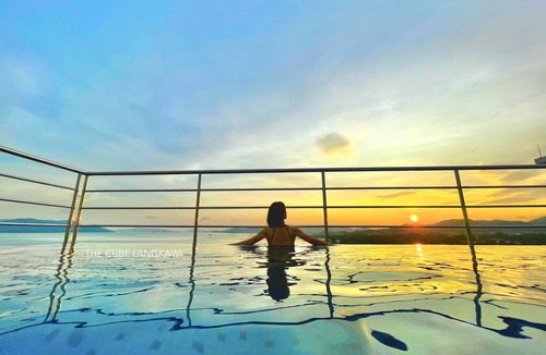 Kampung Pokok Asam Apartment | Seaview Cube ll w/Rooftop Pool