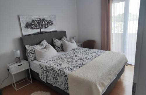 Nin Apartment | Seaview Holiday Apartments, Ventura Nin