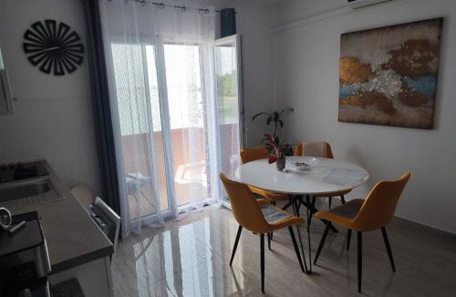 Nin Apartment | Seaview Holiday Apartments, Ventura Nin