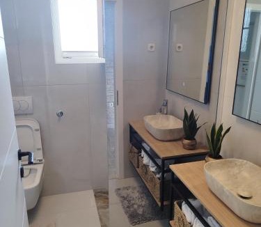 Nin Apartment | Seaview Holiday Apartments, Ventura Nin