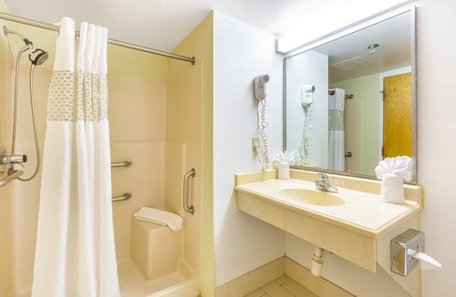 Northeast Virginia Beach Hotel | Seaview Hotel