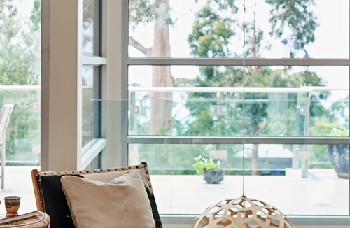 Lorne House | Seaview House - Location, space and class