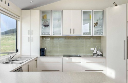 Apollo Bay House | Seaview on Seaview - Exceptional & Spacious With Sensational Views