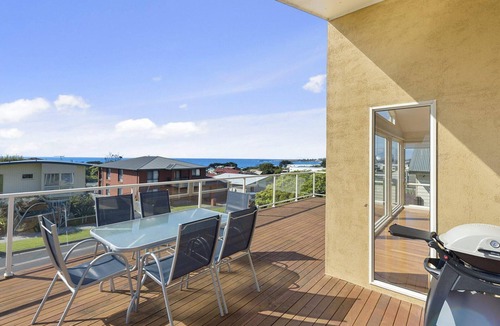 Apollo Bay House | Seaview on Seaview - Exceptional & Spacious With Sensational Views