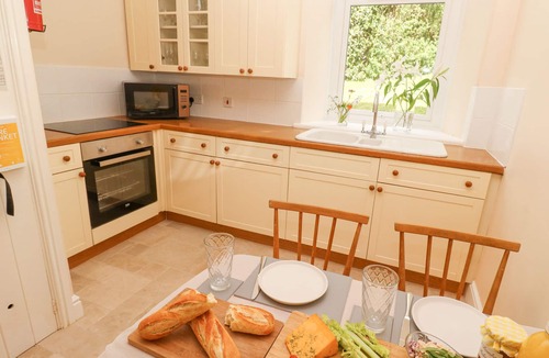 Coverack Cottage | SEAVIEW, pet friendly, country holiday cottage in Coverack