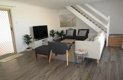 Tiddy Widdy Beach House | Seaview Retreat