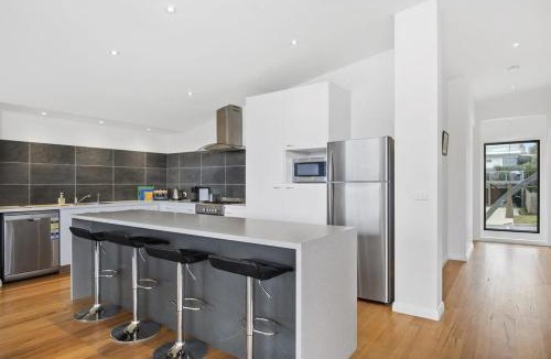 Jan Juc House | Seaview Sanctuary Jan Juc Distant Ocean View