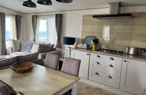 West Lulworth Ski Chalet | Seaview,sleeps 4to6,pet Friendly, Parking