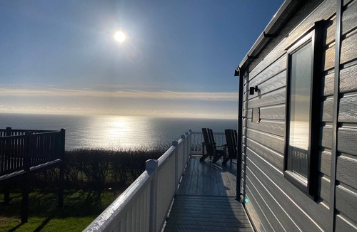 West Lulworth Ski Chalet | Seaview,sleeps 4to6,pet Friendly, Parking