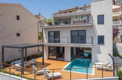 Duce Villa | Seaview Villa Calma with Jacuzzi, Media room