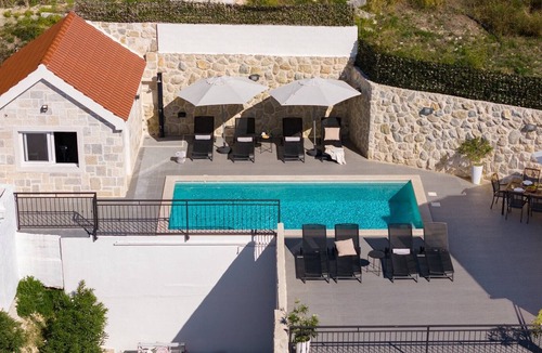 Borak Villa | Seaview Villa KING with pool 3km from sea