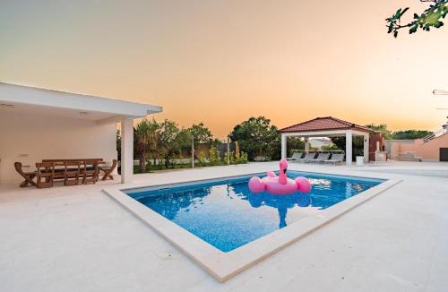 Rtina House | Seaview Villa Summer with private pool & garden