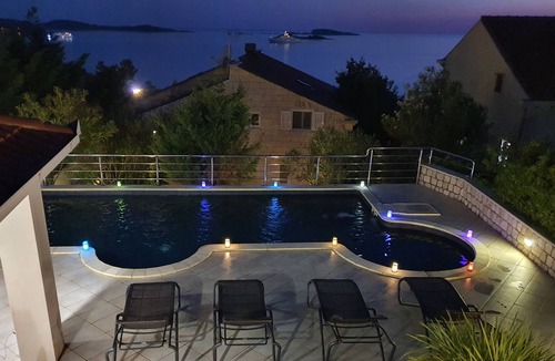 Plat Apartment | Seaview villa with swimming pool - 5 min from the beach
