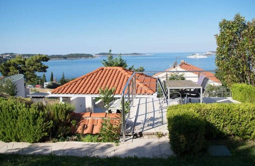 Plat Apartment | Seaview villa with swimming pool - 5 min from the beach
