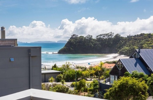 Langs Beach House | Seaviews, 3 minute stroll to beach