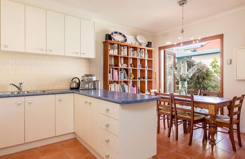 Mornington House | SEAVIEWS MORNINGTON.