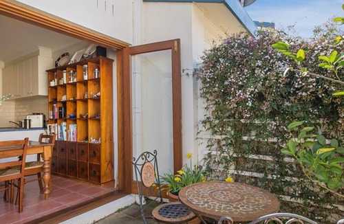 Mornington House | SEAVIEWS MORNINGTON.