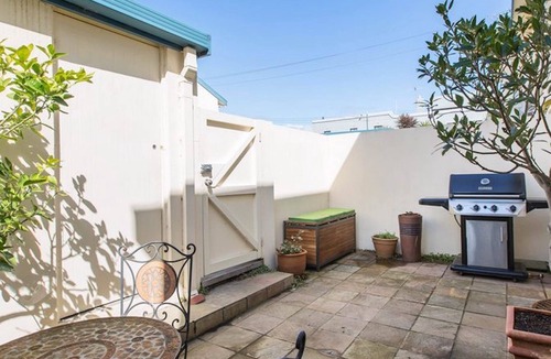 Mornington House | SEAVIEWS MORNINGTON.