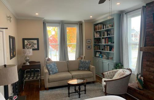 Gananoque Bed & Breakfast | Seaway Manor B&B