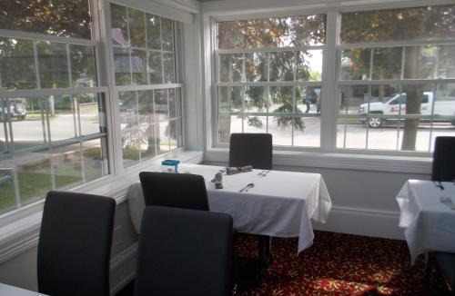 Gananoque Bed & Breakfast | Seaway Manor B&B