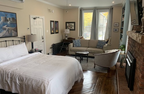 Gananoque Bed & Breakfast | Seaway Manor