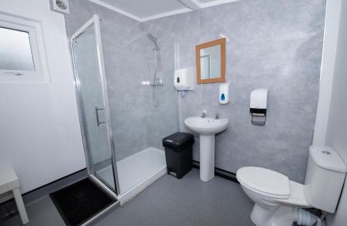 Fridaythorpe Apartment | Seaways glamping, Redwood