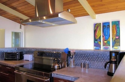 Florence House | Seaweed – 2BR beachfront home.