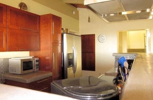 Florence House | Seaweed – 2BR beachfront home.