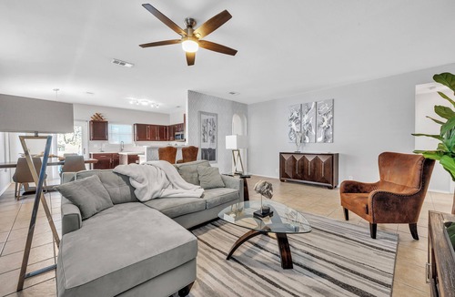 West San Antonio House | SeaWorld & Lackland BMT Landing - Playset - Gameroom
