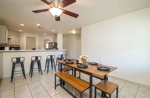 West San Antonio House | SeaWorld San Antonio! Quiet, 4-bedroom house. 12 guests.