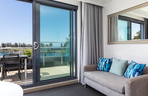 Kiama Hotel | Sebel Harbourside 301, Kiama