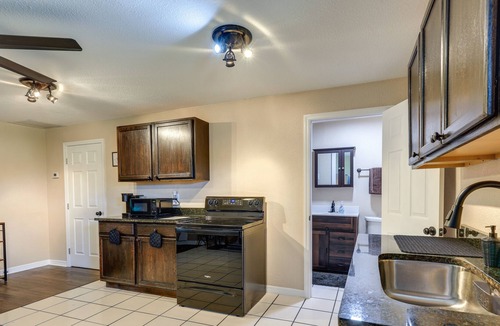 Highland Apartment | Sebring Vacation Rental Apartment - Screened Porch