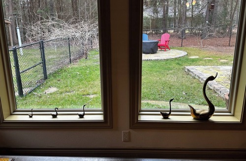 Holly Lake Ranch House | SECaT Retreat: Secluded 3-bedroom house in welcoming Holly Lake Ranch with AC