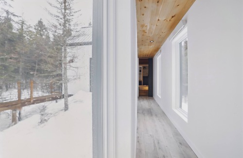 Notre-Dame-de-la-Merci Ski Chalet | Secluded 4BR/5Beds Chalet with Hot Tub, Sauna and private forest