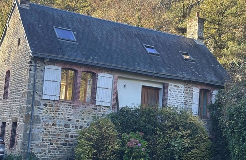 Saint-Pierre-d'Entremont House | Secluded Cottage retreat by a river, woods, hillside with extensive grounds