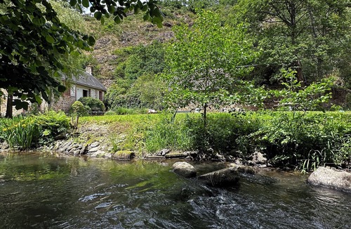 Saint-Pierre-d'Entremont House | Secluded Cottage retreat by a river, woods, hillside with extensive grounds