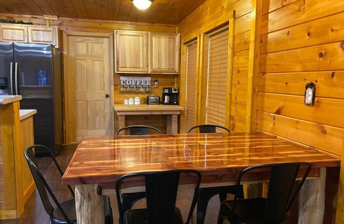 Sevierville House | Secluded 1 bd 2 bath cabin with Great View