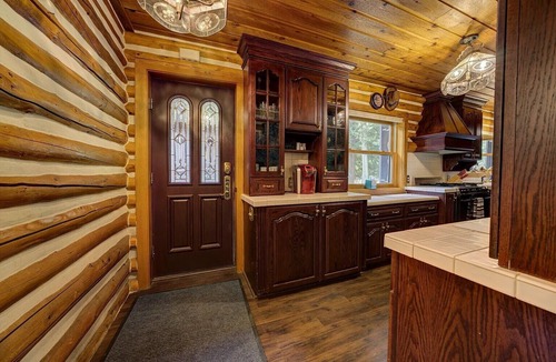 Mayfield Cabin | Secluded 10-Acre Riverfront Lodge. Pet-Friendly!