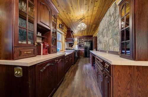 Mayfield Cabin | Secluded 10-Acre Riverfront Lodge. Pet-Friendly!