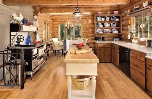 Kincardine Cottage | Secluded 1200' beachfront private 64 acre log home