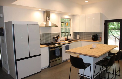Athens House | Secluded 2 acre Modern Home in the Woods 10 minutes to UGA and Downtown Athens