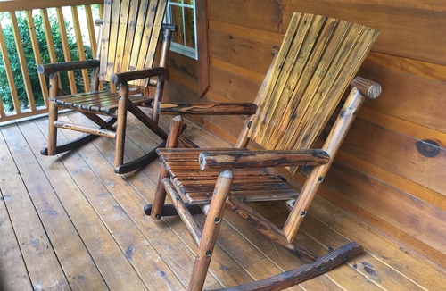 Gatlinburg Cabin | Secluded 2 Bed, Hot Tub, Pool Table, Fire Pit. Perfect Spring Break Getaway!
